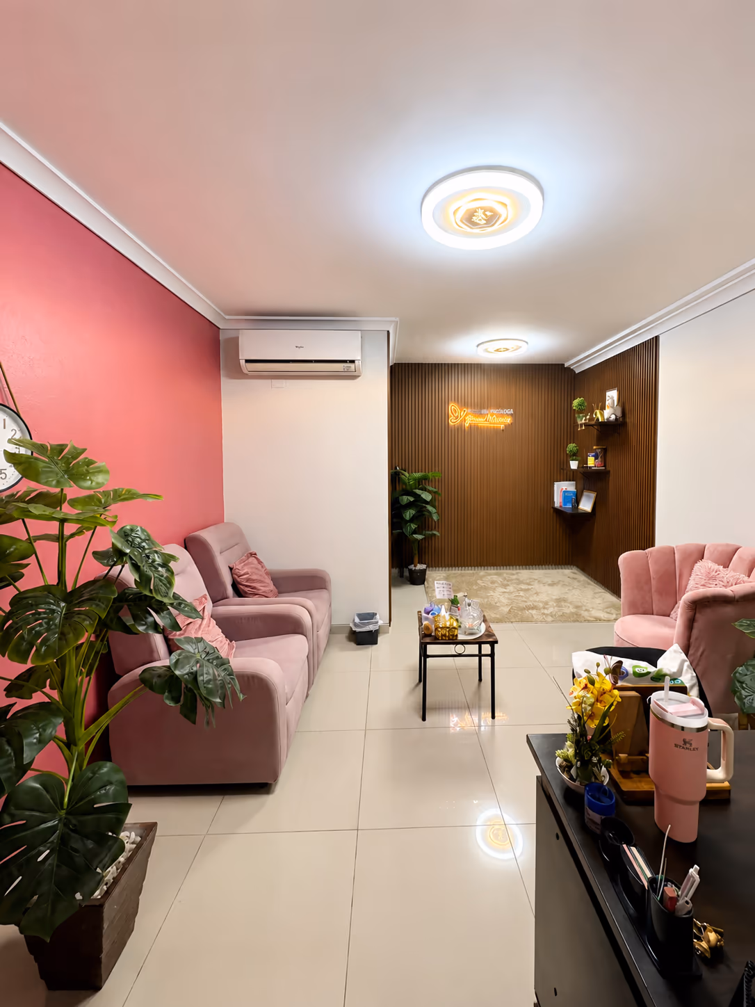 Sala de terapia del Consultorio Psicológico Junisse Montaño en Santa Cruz de la Sierra